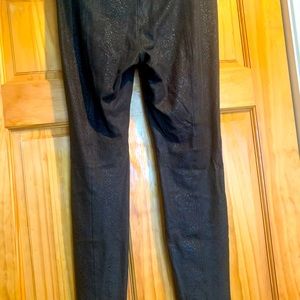 Hue size Large Women’s Legging Snakeskin pattern